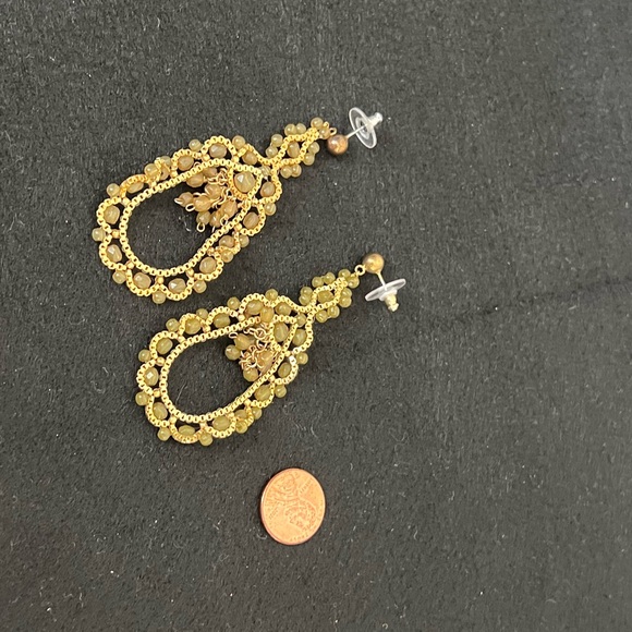 Long green and gold tone beaded gypsy earrings - Picture 3 of 3